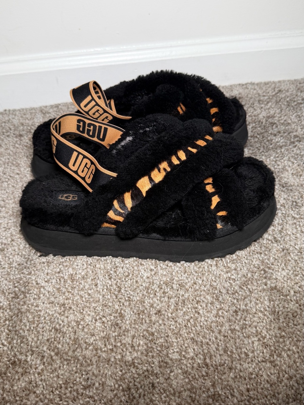 Used Women's Shoes UGG Brand 1127072 Disco Cross Strap Tiger P Flatform Slide - Picture 2 of 6
